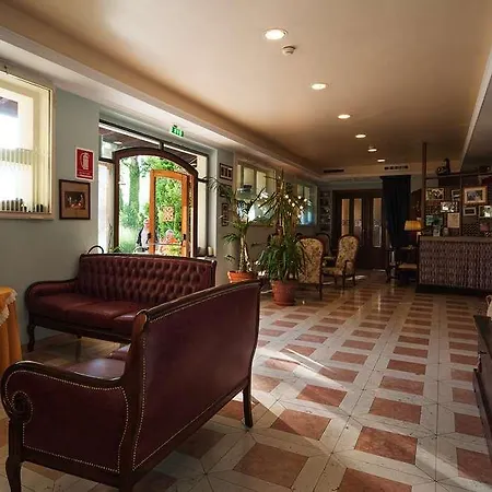 Отель La Primula *